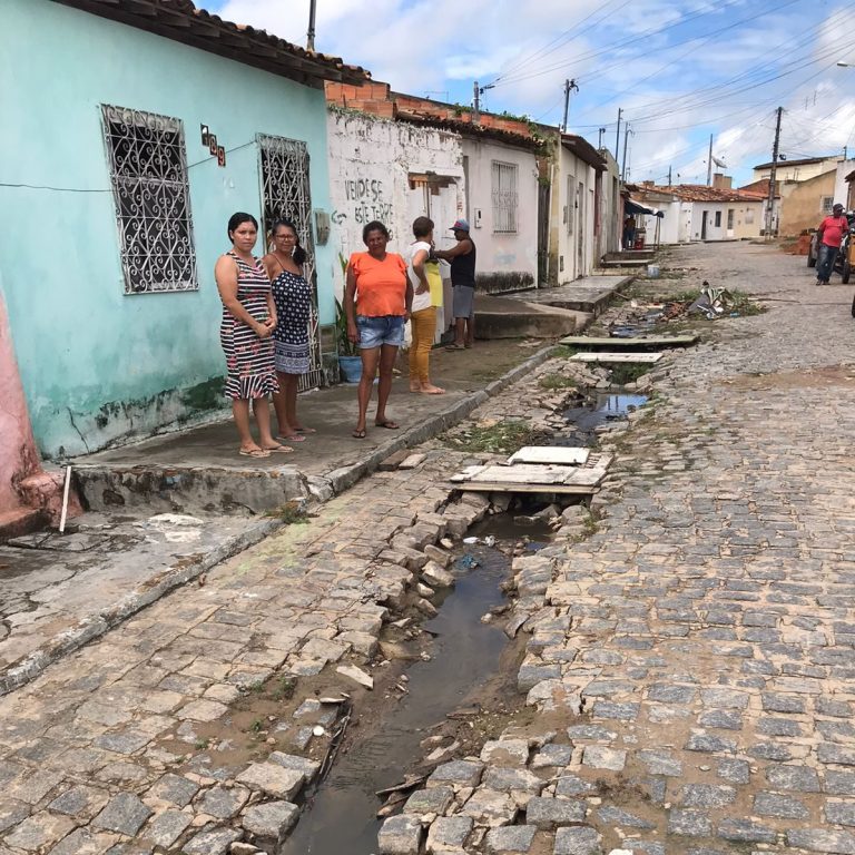 Vídeo: Moradoras do Ademar de Carvalho sofrem com descaso da Prefeitura de Lagarto