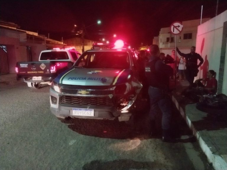 Homem colide motocicleta contra viatura policial em Lagarto