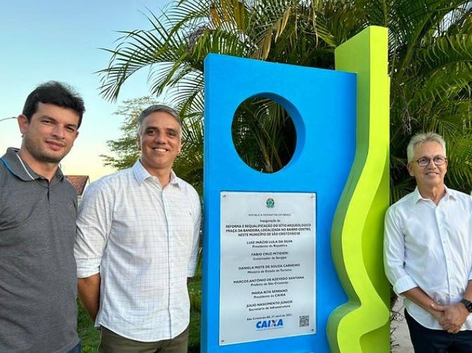 Deputado Fábio Reis inaugura praça em São Cristóvão