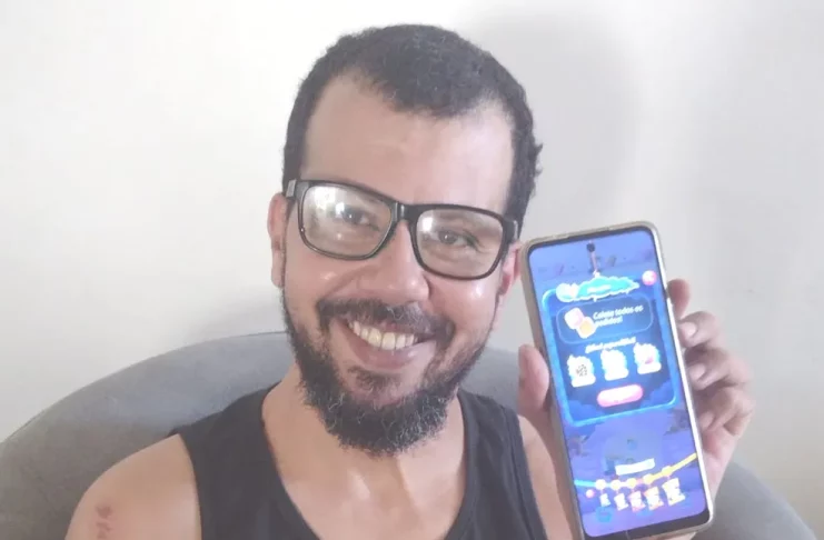 Sergipano Marcos Sousa está na semifinal do torneio mundial de Candy Crush — Foto: Anyellen Sousa
