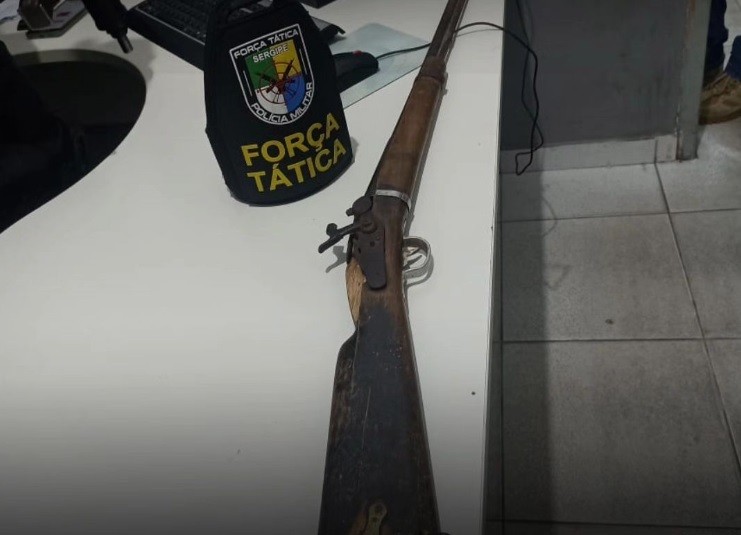 Homens trocam tiros com a PM, fogem e deixam espingarda em Lagarto