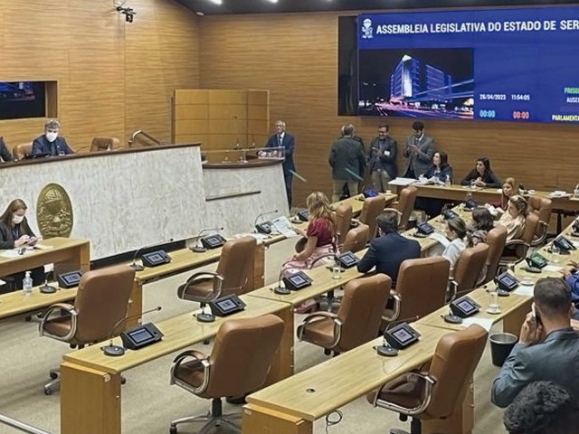 Governo prorroga pagamento do abono dos professores da Rede Estadual