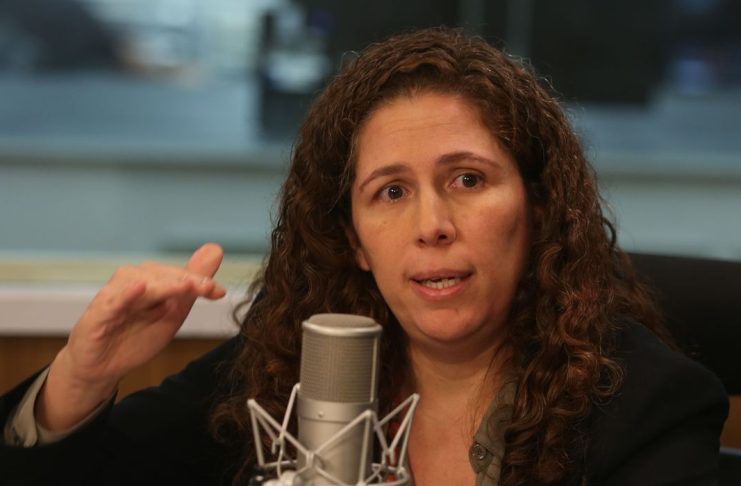 Brasília (DF), 04-04-2023 – A ministra da Gestão e Inovação  em Serviços Públicos, Esther Dweck, participa do programa A Voz do Brasil. Foto Valter Campanato/Agência Brasil.
 