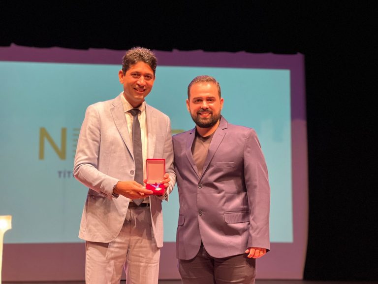 Prefeito Givanildo Costa recebe prêmio por trabalho em Salgado
