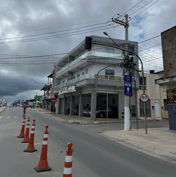 Semop instala semáforos em cruzamento da Avenida Contorno em Lagarto