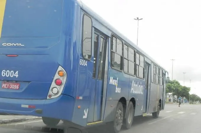Mulher é vítima de importunação sexual dentro de ônibus em Aracaju