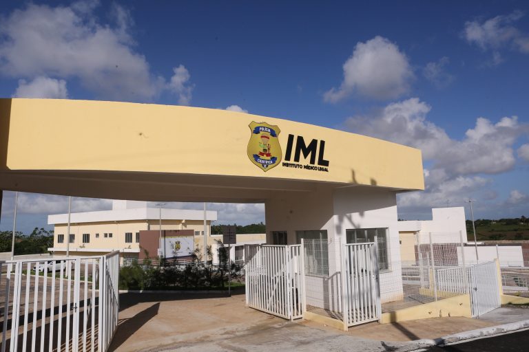 IML recolhe corpo de vítima de acidente de trânsito em Simão Dias