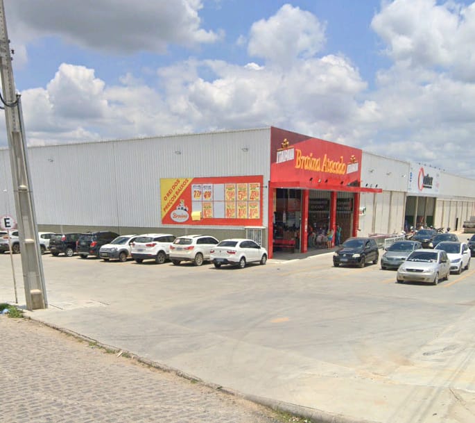 Dupla arromba galpões e causa prejuízo em lojas da entrada de Lagarto