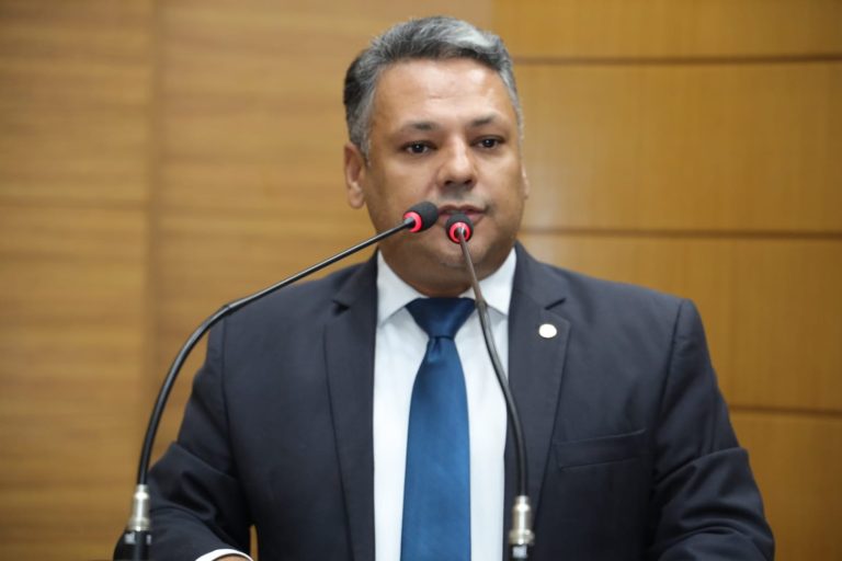 Ibrain de Valmir protocola projeto que beneficia artistas sergipanos