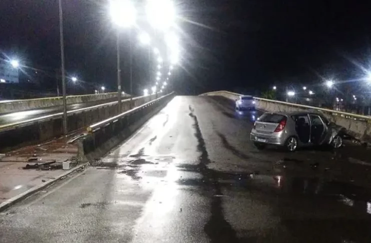 Motorista morre ao bater carro em mureta de viaduto no Distrito Industrial de Aracaju — Foto: CPTran