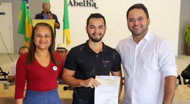 Prefeitura de Simão Dias empossa mais aprovados em concurso público