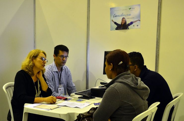 São Paulo - Primeiro dia da Semana Nacional da Conciliação. Tenda montada no parque da Água Branca realiza audiências pré-processuais (casos que não têm ação judicial em andamento) da Capital (Rovena Rosa/Agência Brasil)
