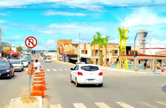 DTTU implanta sinalização vertical na Avenida Contorno em Lagarto