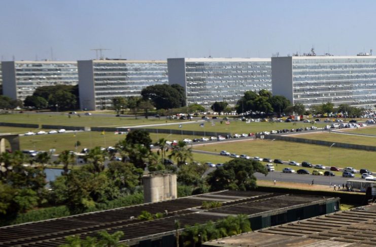 Brasília -  Para evitar confrontos entre manifestantes pró e contra impeachment a Secretaria de Segurança Pública do Distrito Federal definiu divisão de espaço na Esplanada dos Ministérios (José Cruz/Agência Brasil)