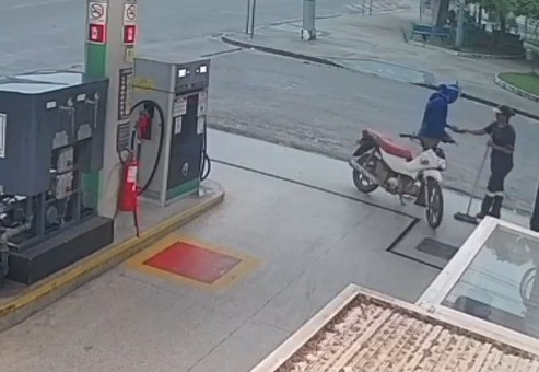 Homem é filmado roubando frentista de posto em Campo do Brito