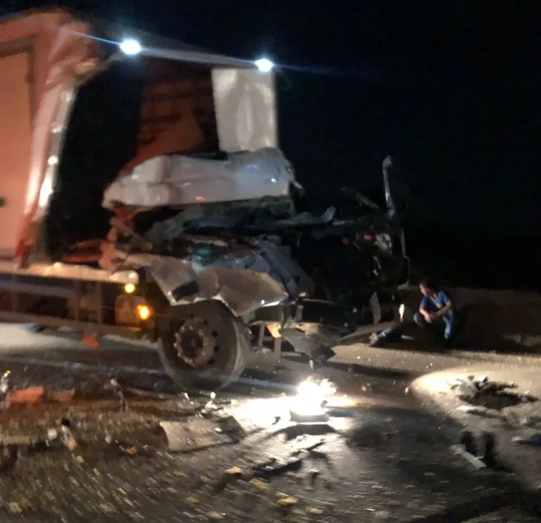 Colisão entre dois caminhões deixa uma pessoa ferida em Itaporanga D’Ajuda