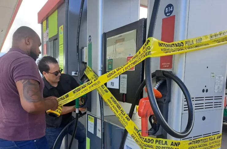 Posto de combustíveis é interditado por venda de combustível adulterado em Aracaju — Foto: MPSE- Ascom