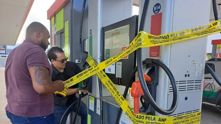 Quatro postos de combustíveis são interditados após fiscalização