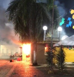Incêndio é registrado em lanchonete no centro de Simão Dias