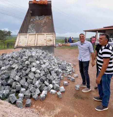 Fábio Reis reforça importância das pavimentações na vida das pessoas