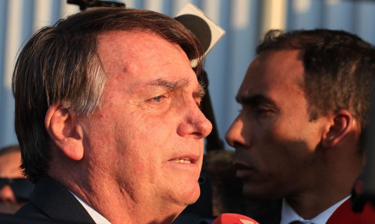 PF vai apurar hospedagem de Bolsonaro na Embaixada da Hungria