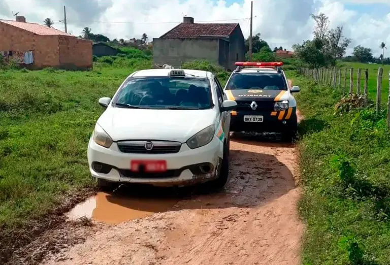 Táxi roubado em Nossa Senhora do Socorro é recuperado em Lagarto