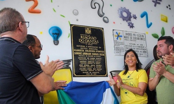 Prefeita Simone reinaugura duas escolas em Riachão do Dantas
