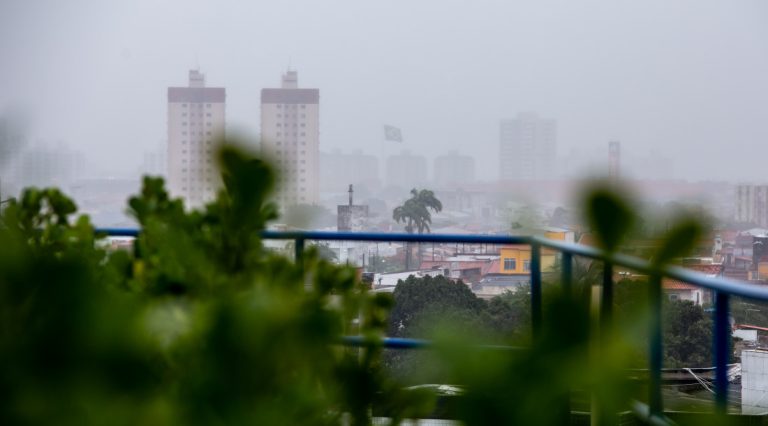 Alerta de chuvas moderadas segue até esta quarta-feira, 21