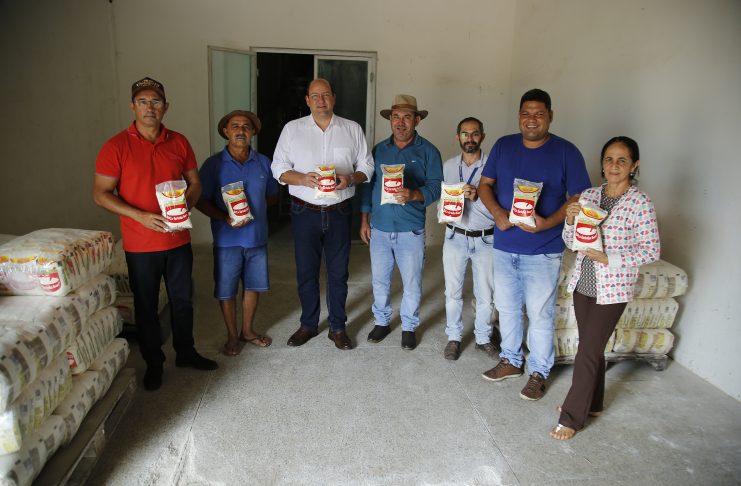Durante visita realizada ao grupo do agreste do estado, o secretário Zeca da Silva dialogou sobre o projeto e reforçou o apoio do Governo do Estado à cooperativa / Foto: Vieira Neto