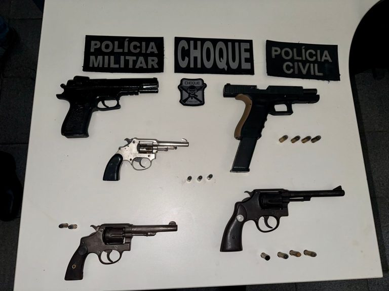 Quatro investigados por tráfico de armas morrem após roubar policial