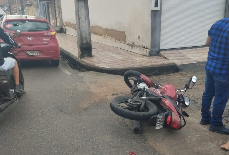 Motociclista fica ferido após colidir contra veículo em Lagarto