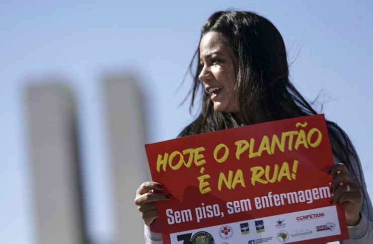 Brasília (DF), 28/06/2023 - Profissionais de enfermagem realizam manifestação em defesa da implementação do piso salarial da enfermagem. Foto: Marcelo Camargo/Agência Brasil