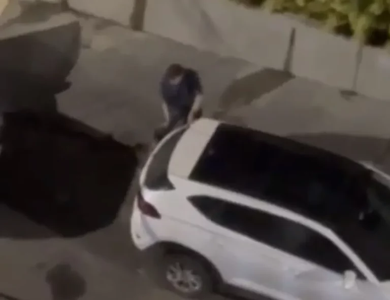 Médico é flagrado quebrando carro de ex em Aracaju