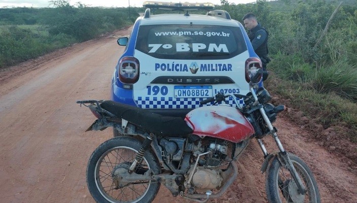 PM conduz suspeitos que estavam em posse de veículo adulterado em Lagarto