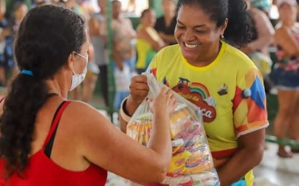 Prefeitura de Simão Dias realiza entrega de 800 cestas básicas