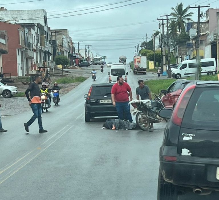 Duas motos e um carro se envolvem em acidente na cidade de Lagarto