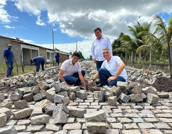 Deputado Fábio Reis leva mais pavimentação para Salgado
