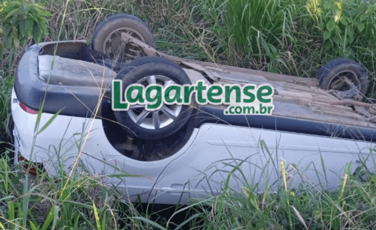 Carro com duas mulheres e um bebê capota próximo ao Boieiro