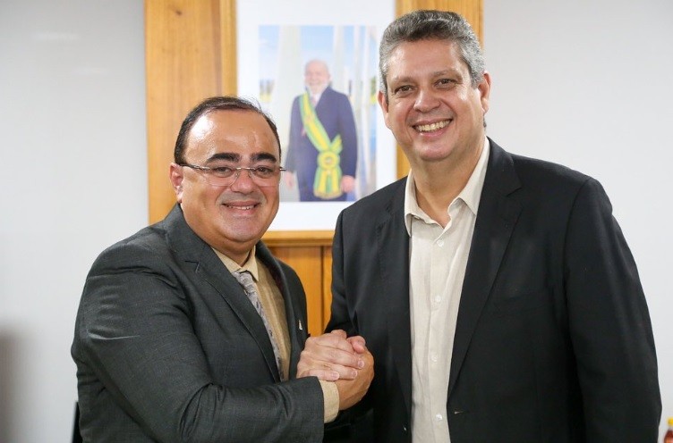 Em Brasília, prefeito Cristiano Viana busca investimentos para Simão Dias