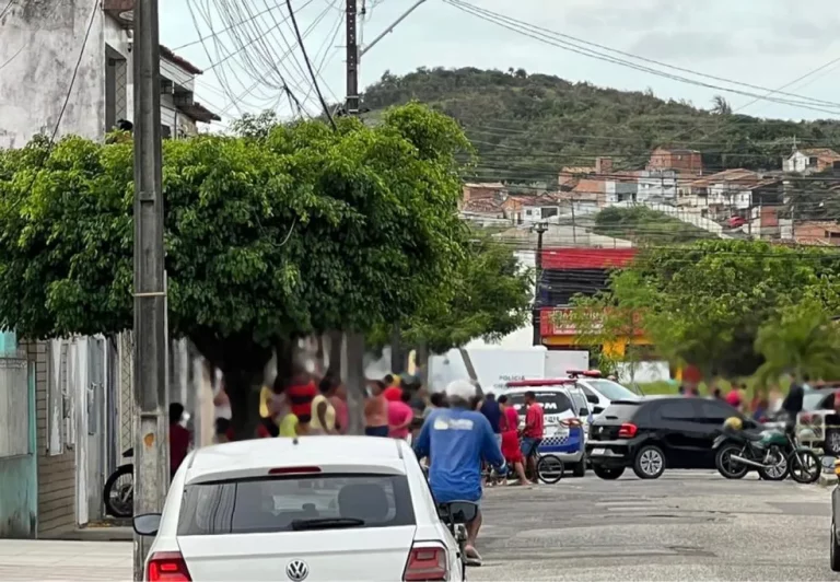 Homens em carro preto fazem disparos e deixa uma pessoa morta em Aracaju