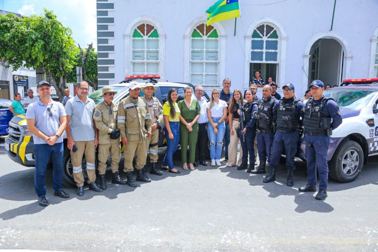 Prefeitura de Lagarto entrega novas viaturas para Guarda Municipal e DTTU