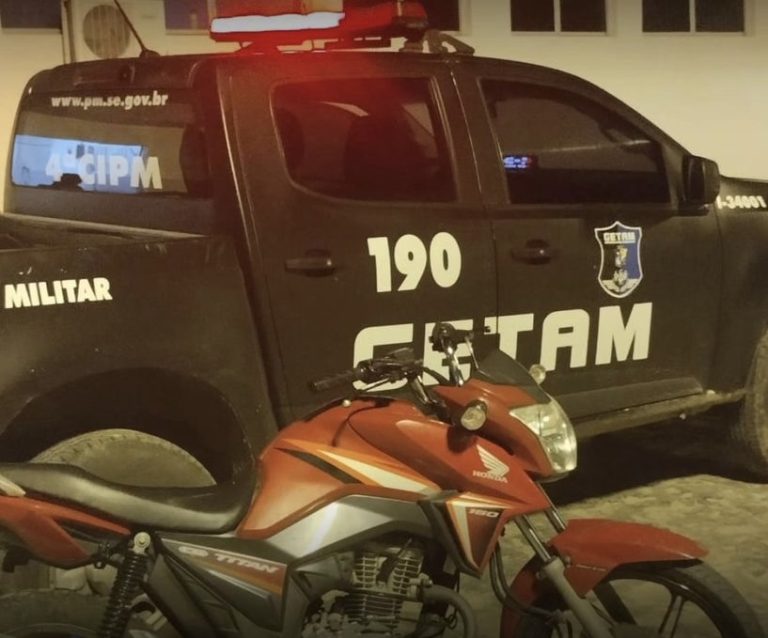 Polícia recupera motocicleta com restrição de roubo em Simão Dias
