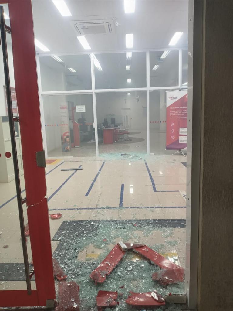 Agência bancária e lotérica são alvos de criminosos em Paripiranga