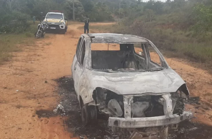 Veículo incendiado em Itaporanga D'Ajuda — Foto: Redes Sociais