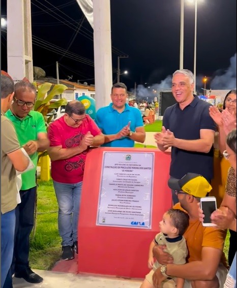 Deputado federal Fábio Reis inaugura praça em Tobias Barreto
