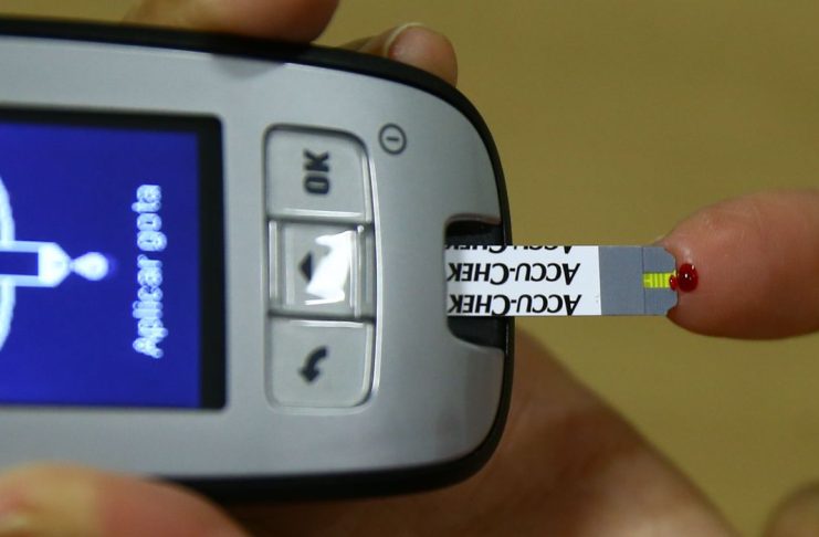 Exame da curva glicêmica; insulina,monitor de glicemia