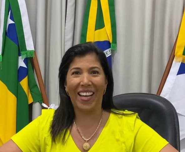 photo_4922456598153112546_y