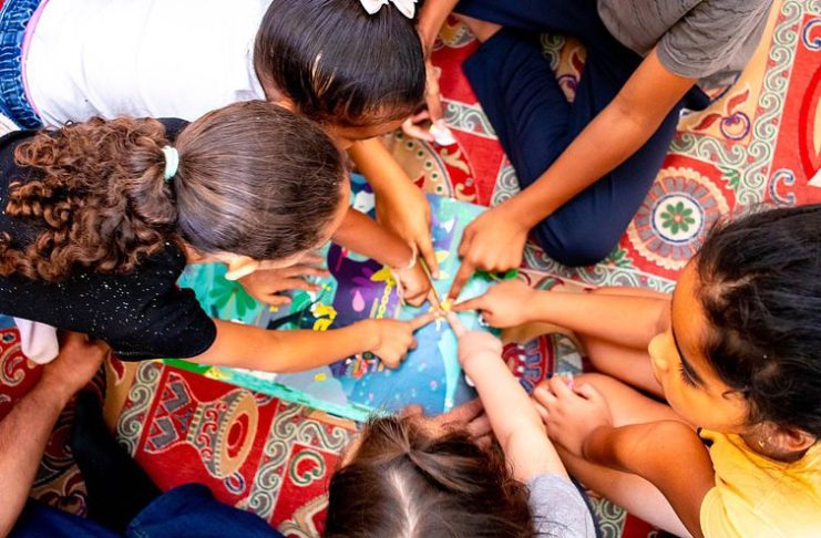 Ceilândia (DF) - Biblioteca Roedores de Livros atrai a criançada para rodas de leitura no Shopping Popular da Ceilândia. Foto: Marcelo Magalhães/Divulgação