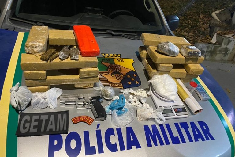 7ºBPM prende grupo criminoso, apreende drogas e recupera moto roubada