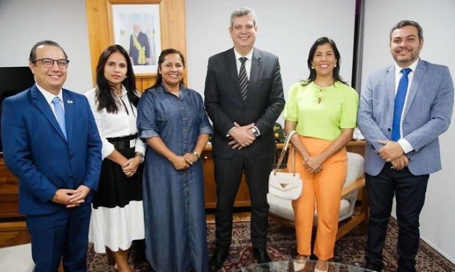 Em Brasília, prefeita Simone conclui busca por investimentos para Riachão